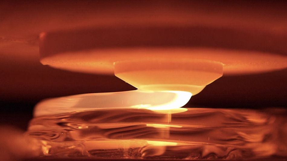 Molten glass is shaped into place with MIT's G3DP process. Courtesy of the Mediated Matter Group.